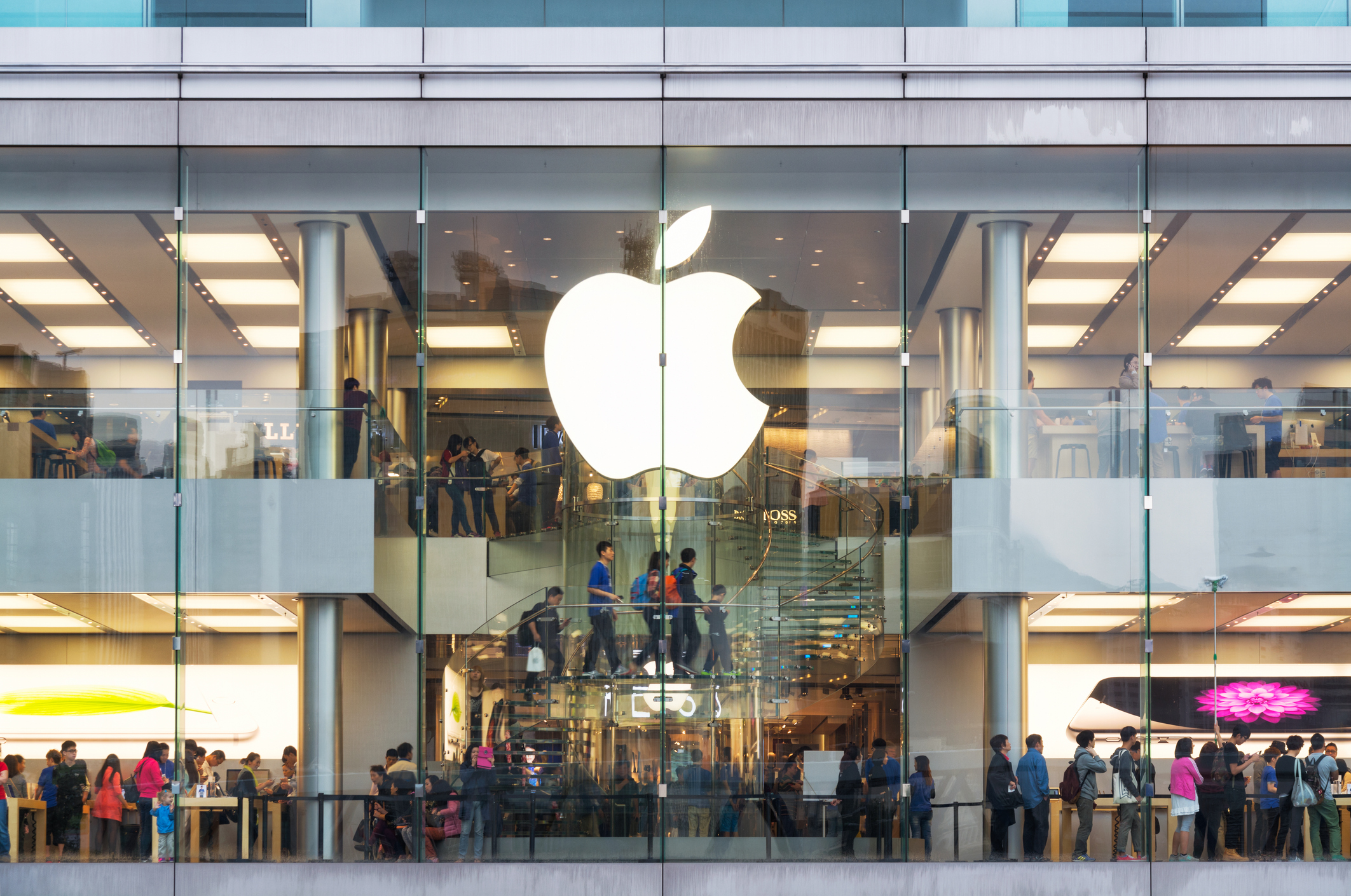 Is Apple’s Sales Forecast A Rotten Sign For Retail?